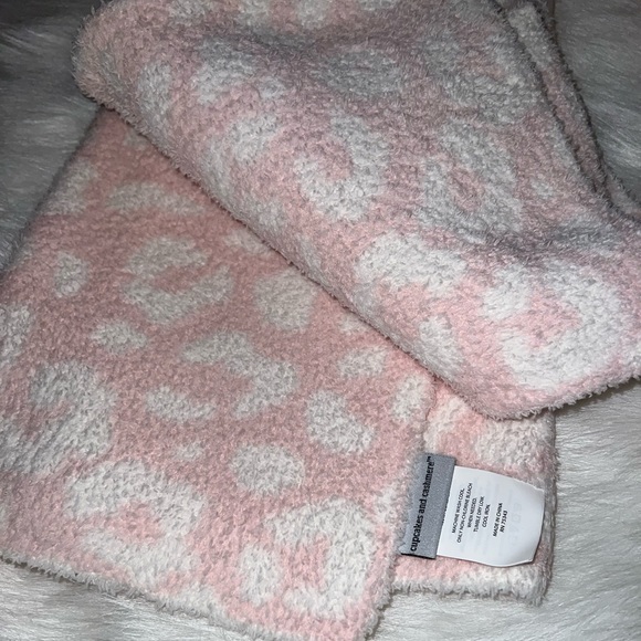 Cupcakes and Cashmere Pink Cheetah/Leopard Reversible Blanket 30x40 NWT - Picture 4 of 8